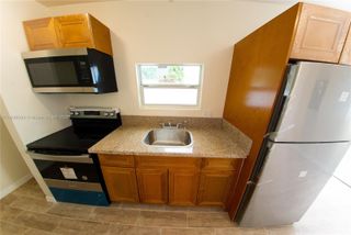 2940 NW 88th St b, Miami, FL 33147