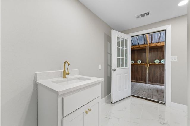 1431 Fm 85, Ennis, TX 75119