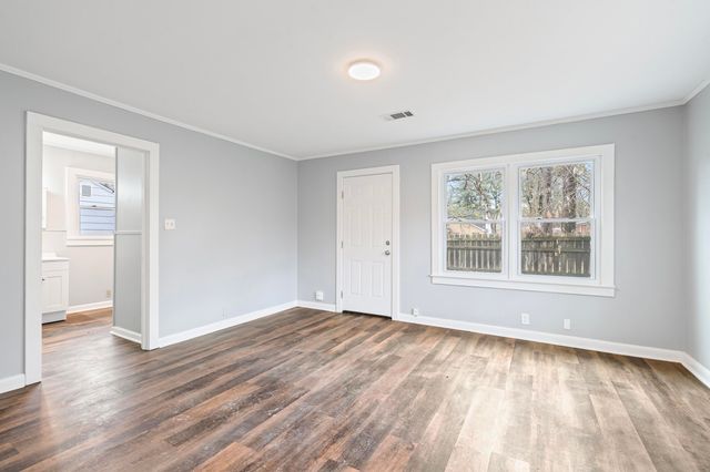 210 WEST ST, Batesville, MS 38606