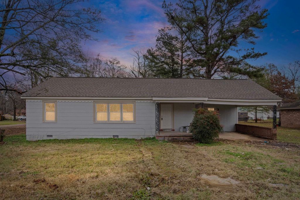 210 WEST ST, Batesville, MS 38606