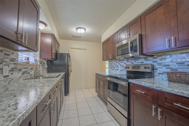 1234 Royal Oak Drive, Desoto, TX 75115