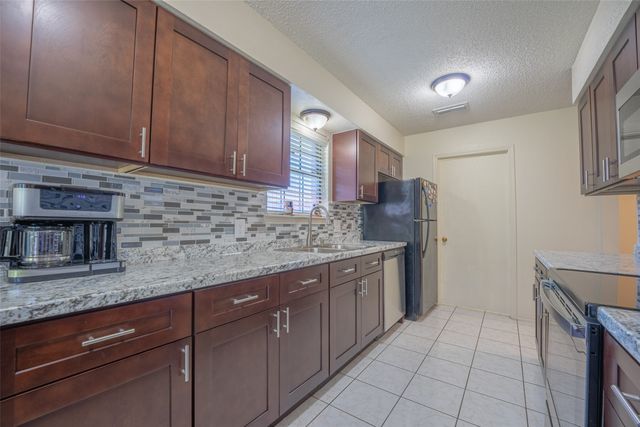 1234 Royal Oak Drive, Desoto, TX 75115