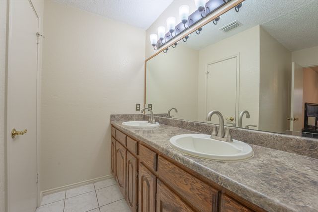 1234 Royal Oak Drive, Desoto, TX 75115