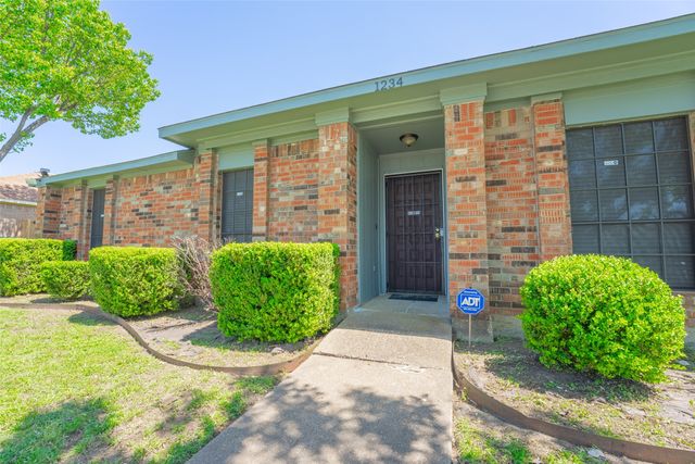1234 Royal Oak Drive, Desoto, TX 75115