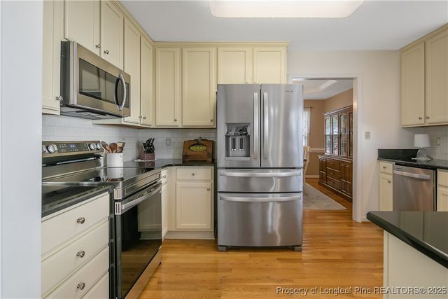 573 Thorncliff Drive, Raeford, NC 28376