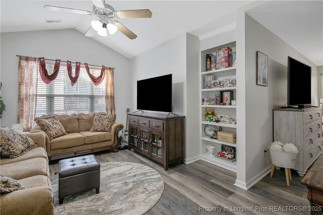 573 Thorncliff Drive, Raeford, NC 28376