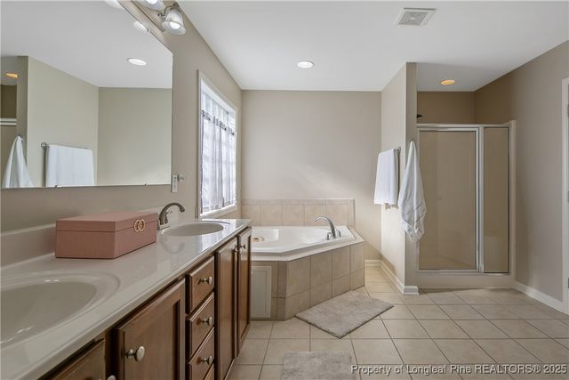 573 Thorncliff Drive, Raeford, NC 28376