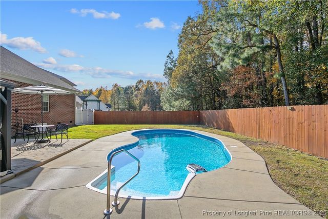 573 Thorncliff Drive, Raeford, NC 28376