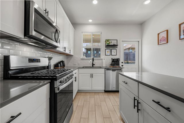 350 Purple Heart DR, Buda, TX 78610