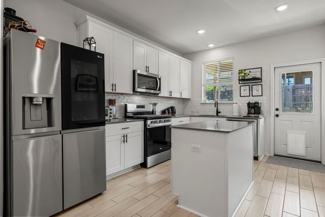 350 Purple Heart DR, Buda, TX 78610