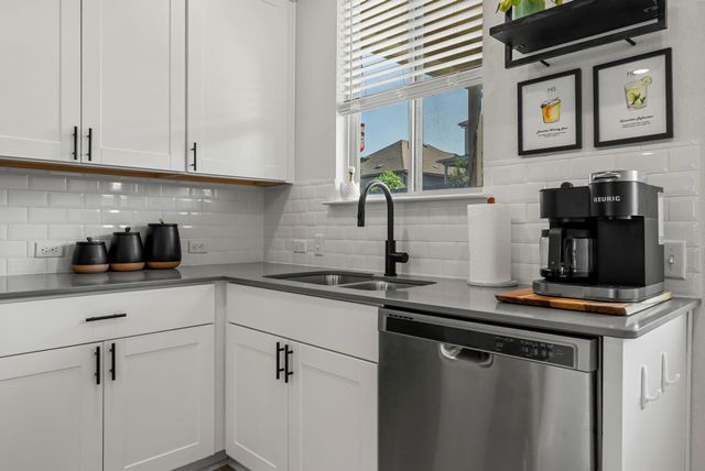 350 Purple Heart DR, Buda, TX 78610