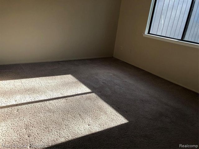 29880 12 Mile Rd 812, Farmington Hills, MI 48334