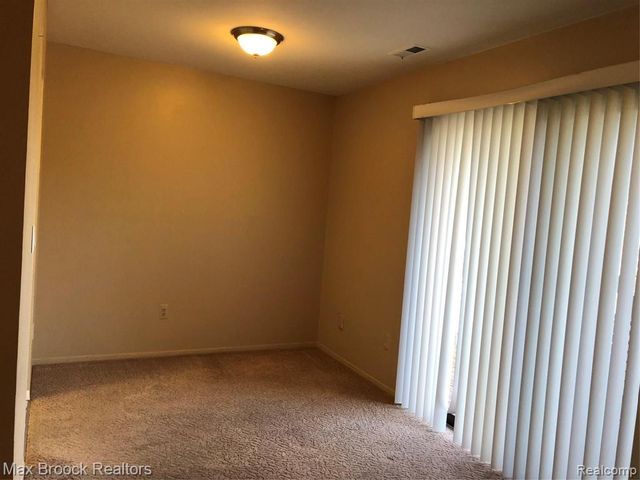 29880 12 Mile Rd 812, Farmington Hills, MI 48334