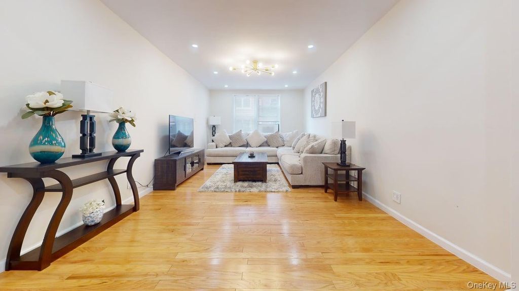 67-40 Booth Street 3A, Rego Park, NY 11374