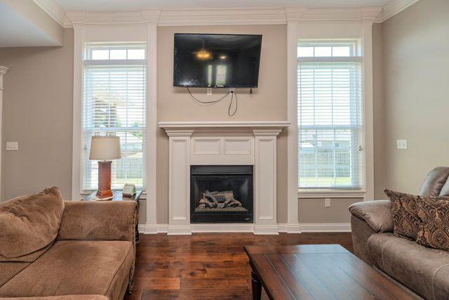 7520 W GOLDEN WILLOW DR, Columbia, MO 65202