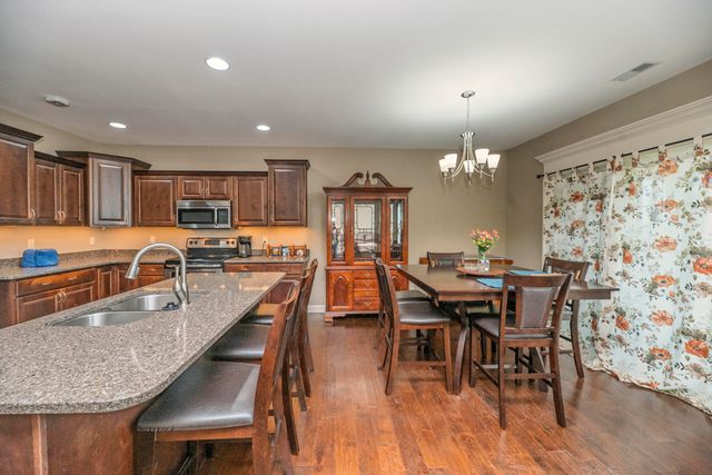 7520 W GOLDEN WILLOW DR, Columbia, MO 65202