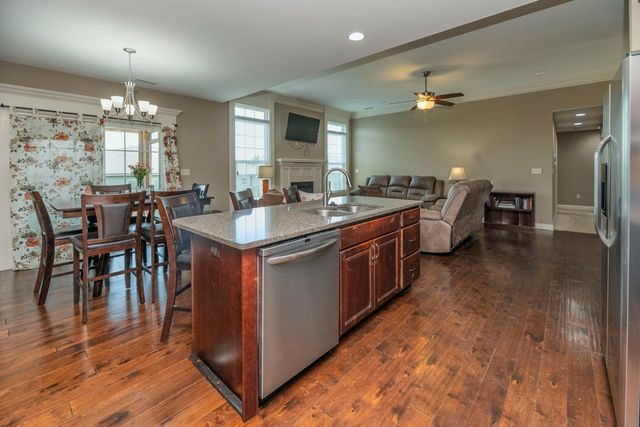 7520 W GOLDEN WILLOW DR, Columbia, MO 65202