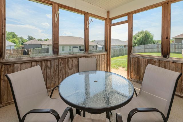 7520 W GOLDEN WILLOW DR, Columbia, MO 65202