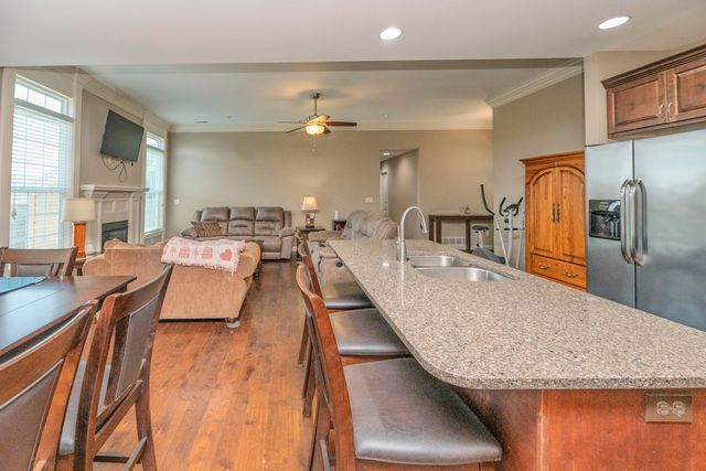 7520 W GOLDEN WILLOW DR, Columbia, MO 65202