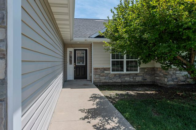 7520 W GOLDEN WILLOW DR, Columbia, MO 65202