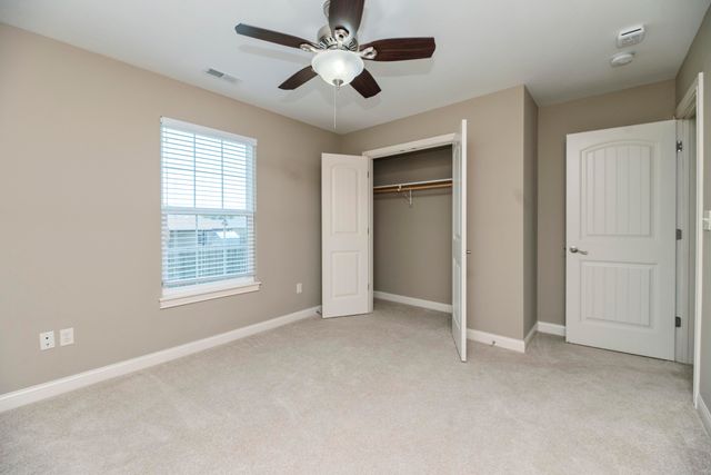 7520 W GOLDEN WILLOW DR, Columbia, MO 65202