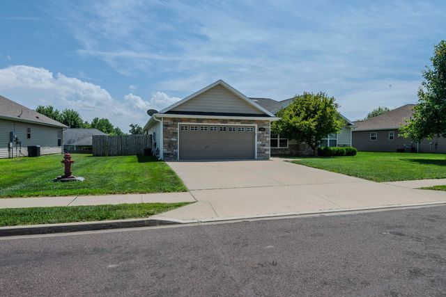 7520 W GOLDEN WILLOW DR, Columbia, MO 65202