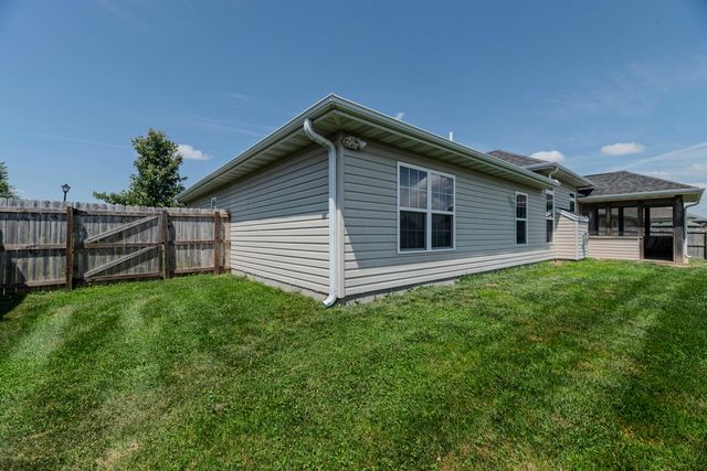 7520 W GOLDEN WILLOW DR, Columbia, MO 65202