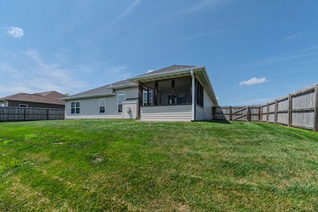 7520 W GOLDEN WILLOW DR, Columbia, MO 65202