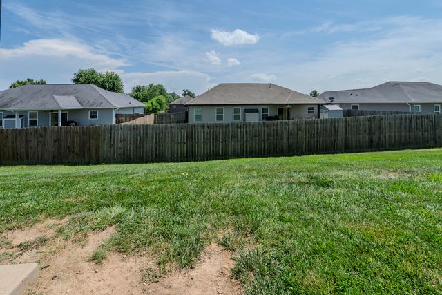 7520 W GOLDEN WILLOW DR, Columbia, MO 65202