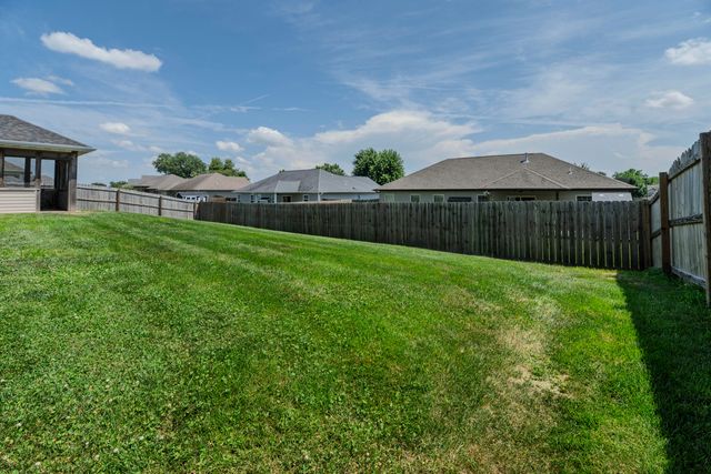 7520 W GOLDEN WILLOW DR, Columbia, MO 65202