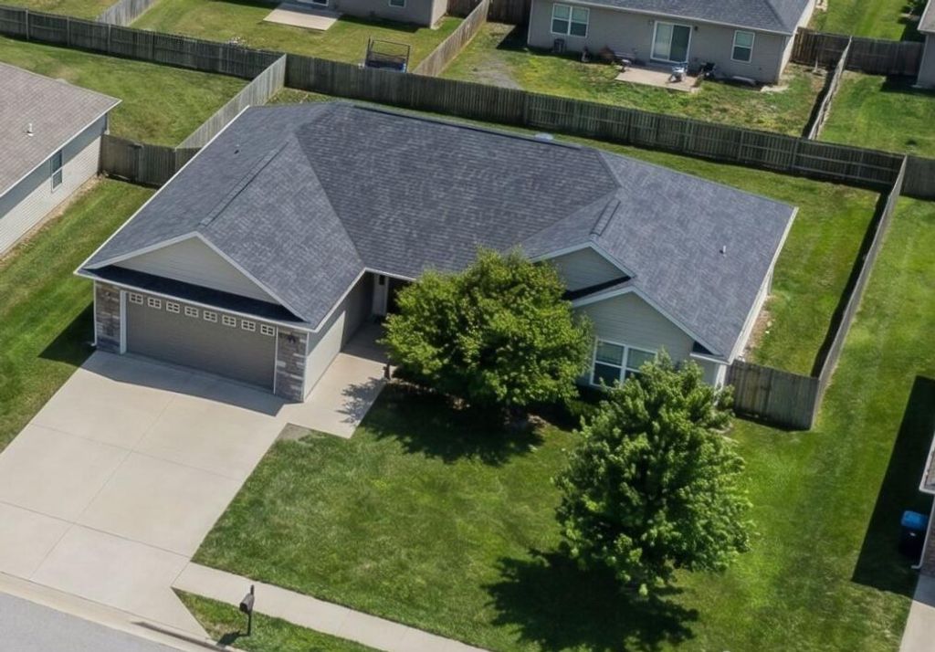 7520 W GOLDEN WILLOW DR, Columbia, MO 65202