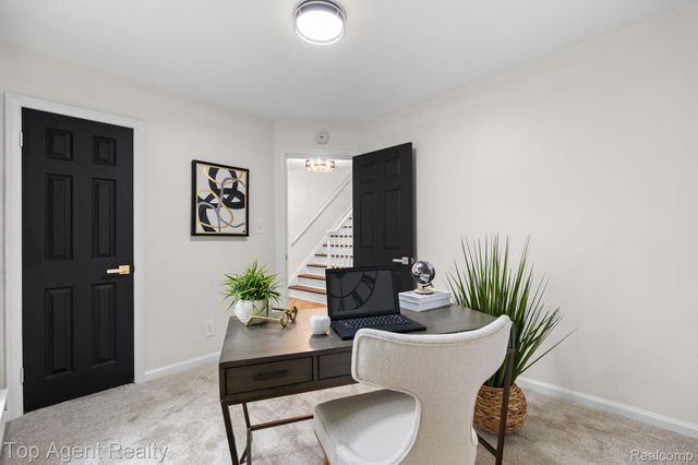 1894 Broadstone Road, Grosse Pointe Woods, MI 48236