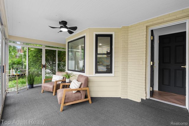1894 Broadstone Road, Grosse Pointe Woods, MI 48236