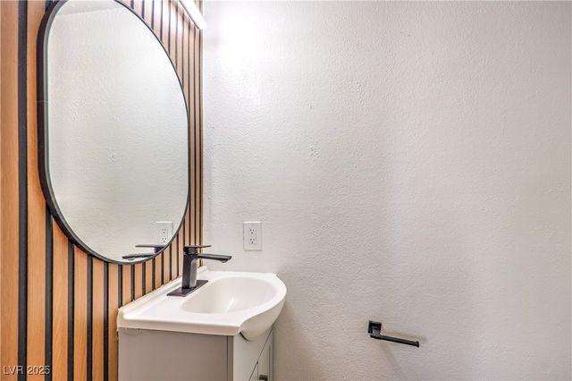 5086 Mountain Vista Street, Las Vegas, NV 89120