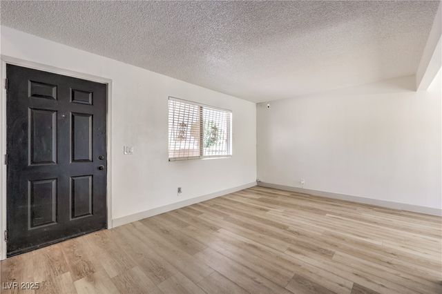 5086 Mountain Vista Street, Las Vegas, NV 89120