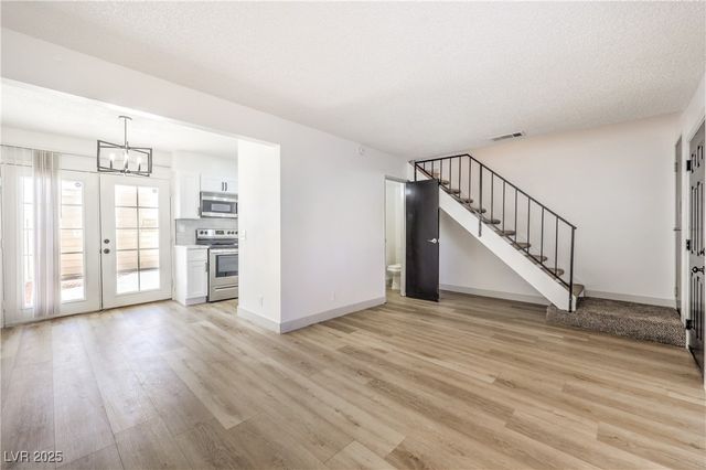 5086 Mountain Vista Street, Las Vegas, NV 89120