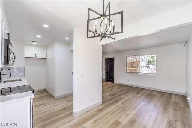 5086 Mountain Vista Street, Las Vegas, NV 89120