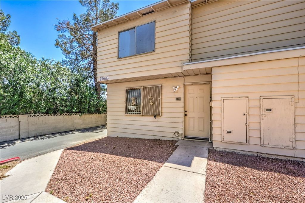 5086 Mountain Vista Street, Las Vegas, NV 89120