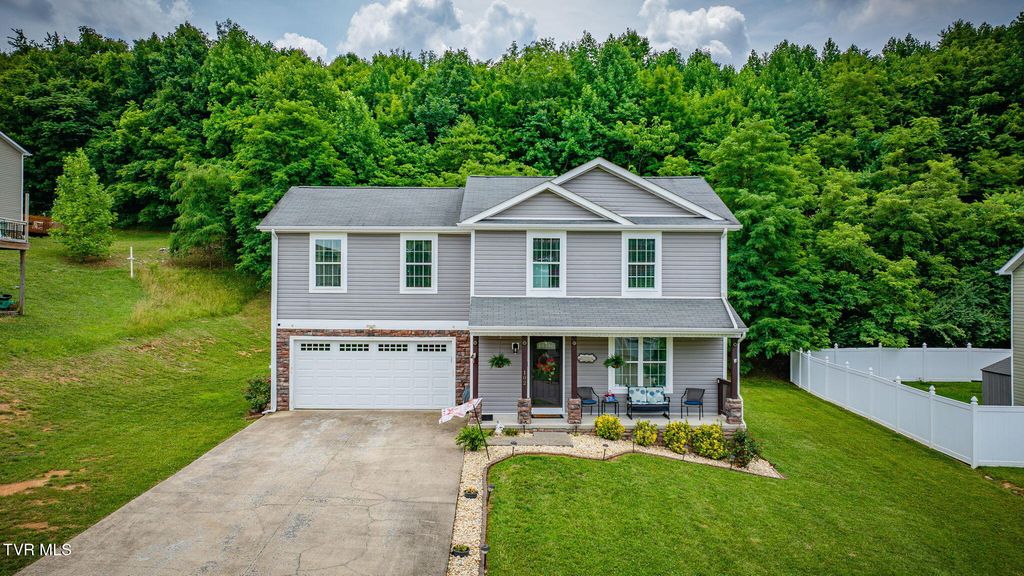 102 Carmack Drive, Bristol, VA 24201