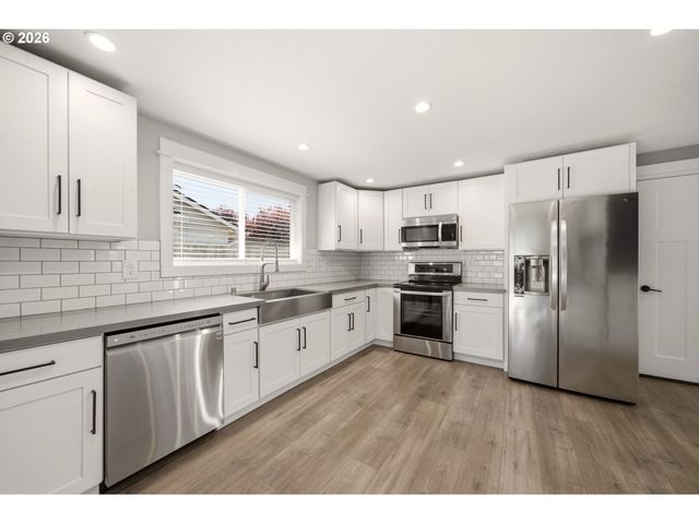 16800 Se 18TH St, Vancouver, WA 98683