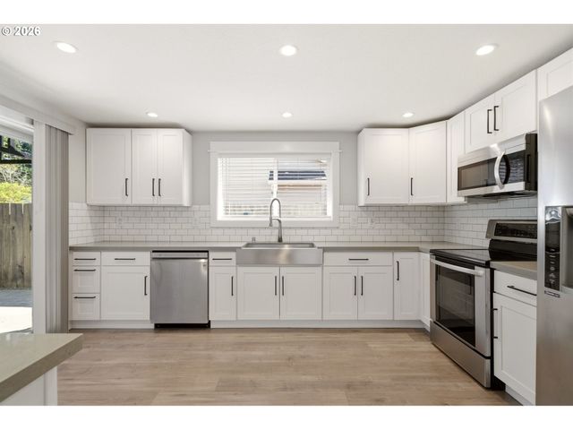 16800 Se 18TH St, Vancouver, WA 98683