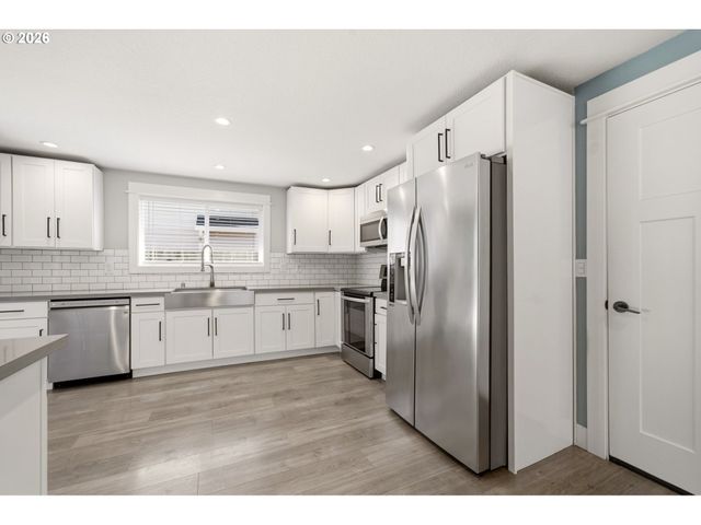 16800 Se 18TH St, Vancouver, WA 98683