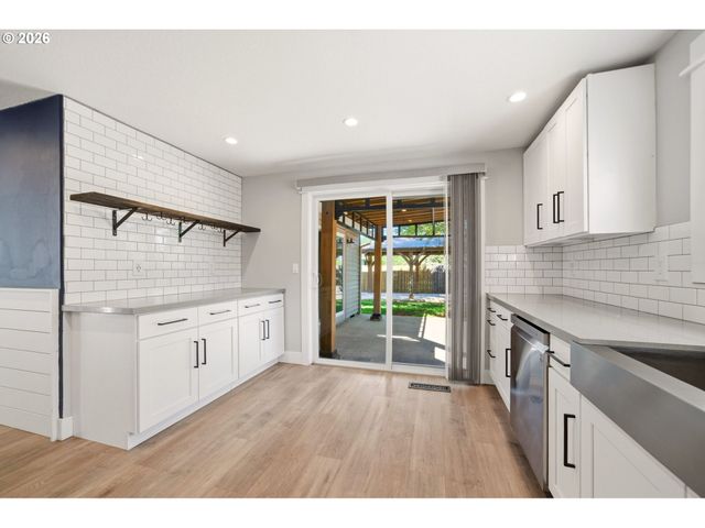 16800 Se 18TH St, Vancouver, WA 98683