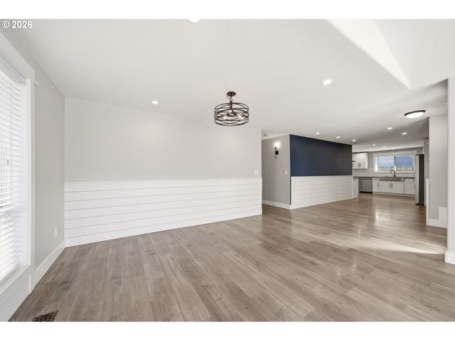 16800 Se 18TH St, Vancouver, WA 98683