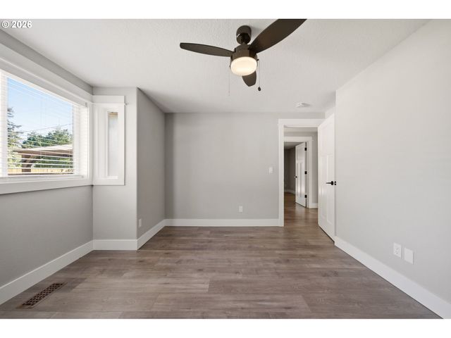 16800 Se 18TH St, Vancouver, WA 98683