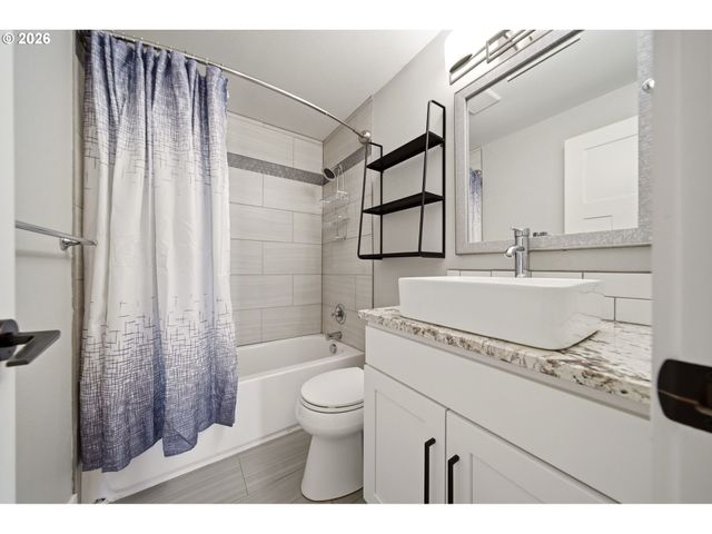 16800 Se 18TH St, Vancouver, WA 98683