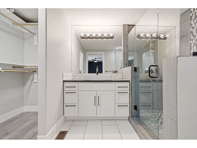 16800 Se 18TH St, Vancouver, WA 98683