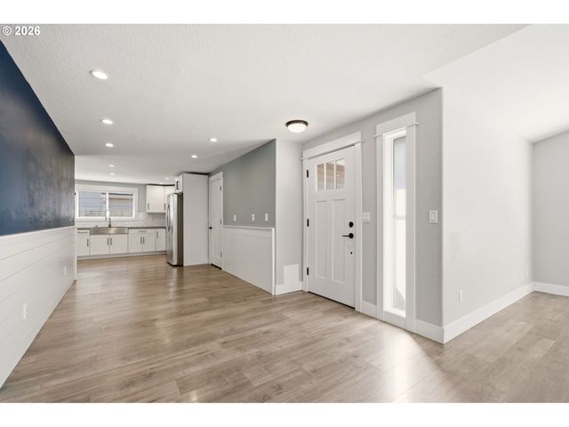 16800 Se 18TH St, Vancouver, WA 98683