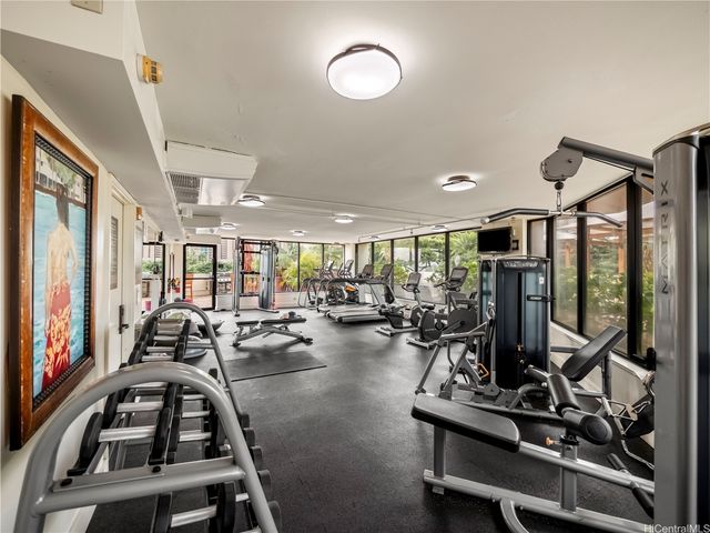 2045 Kalakaua Avenue 1007, Honolulu, HI 96815