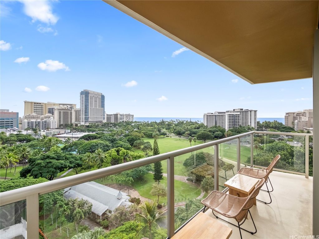 2045 Kalakaua Avenue 1007, Honolulu, HI 96815